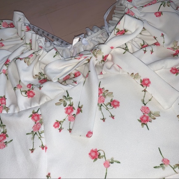 Missguided floral ruffled romper US 2 - Picture 3 of 5